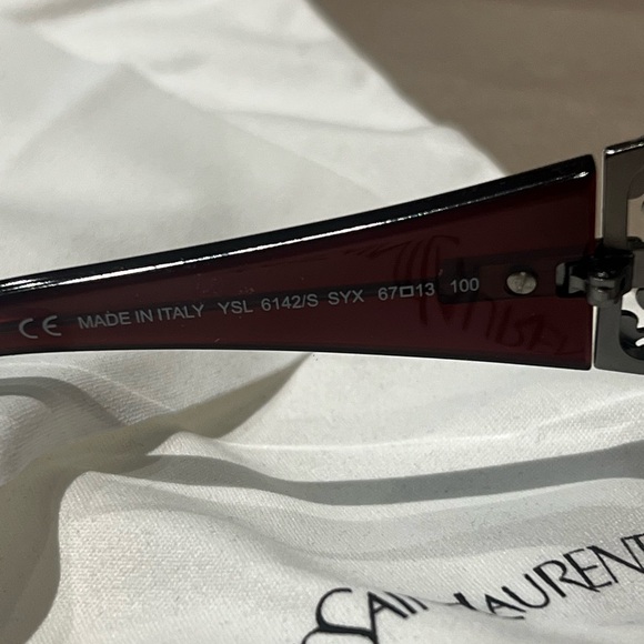 Yves Saint Laurent woman’s sunglasses. - Picture 5 of 9